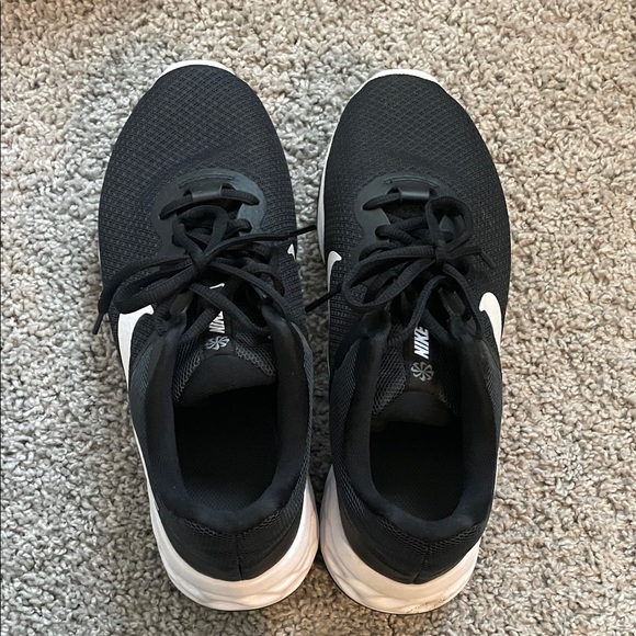 Nike Black and White Athletic Sneakers Nike Revolution 6 NN size 8.5 W - Picture 3 of 10